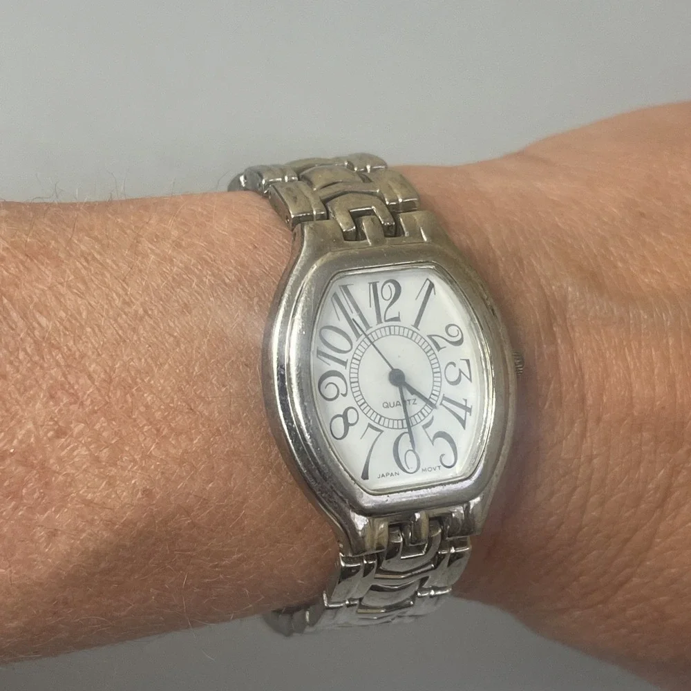 Ladies Avon Classic Homage White Dial Silver Tone Case Link Band Analog Watch L5